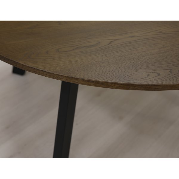 Freddy stort runt matbord för 8 personer i brunoljad ek - Ø155 cm Freddy stort runt matbord för 8 personer i brunoljad ek - Ø155 cm