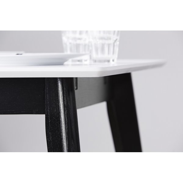 Century matbord 160 cm - Vit/Svart (HPL) Century matbord 160 cm - Vit/Svart (HPL)