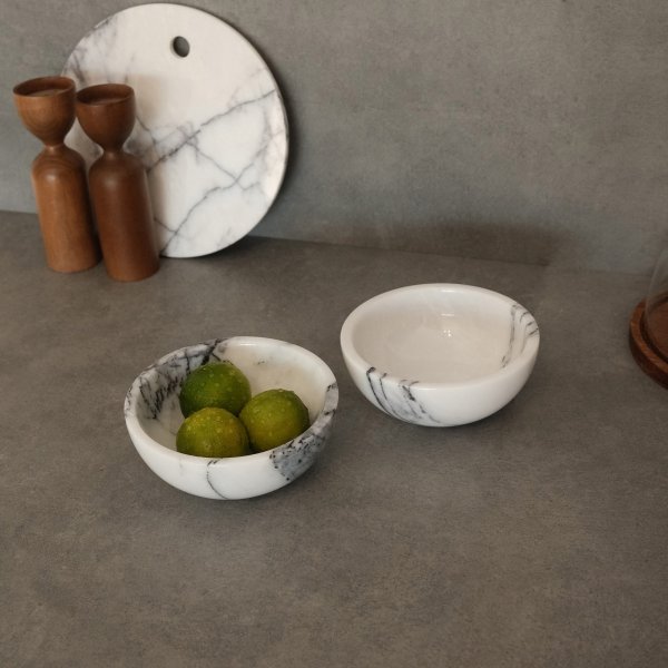 Skålar i vit marmor från Sicilien - 2 delar Skålar i vit marmor från Sicilien - 2 delar