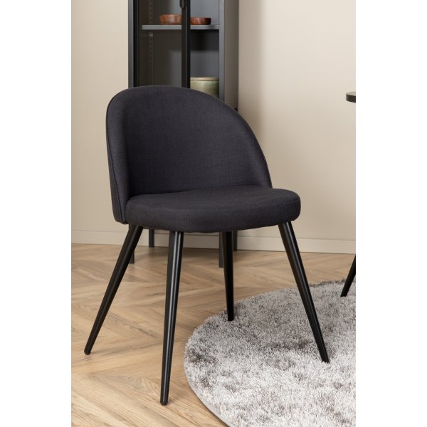 Bianca Matgrupp runt svart matbord med 4 st Velvet svart stolar Bianca Matgrupp runt svart matbord med 4 st Velvet svart stolar