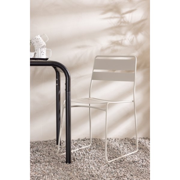 Borneo utematgrupp med 2 st Lina stolar - Beige/Svart