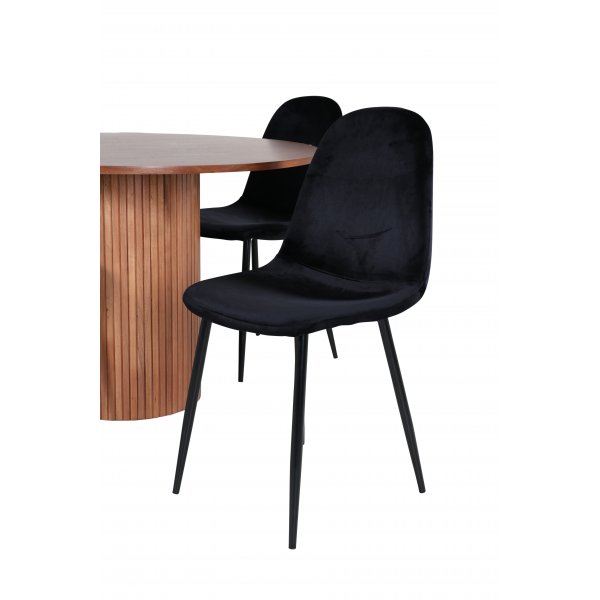 Bianca Matgrupp runt valnt matbord med 4 st Polar svart stolar