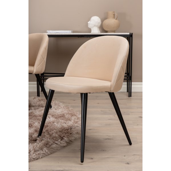 Bianca Matgrupp runt vitputsat matbord med 4 st Velvet beige stolar