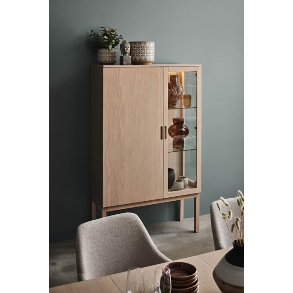 Olivia vitrinekast - Wit gepigmenteerd eiken Olivia vitrinekast - Wit gepigmenteerd eiken