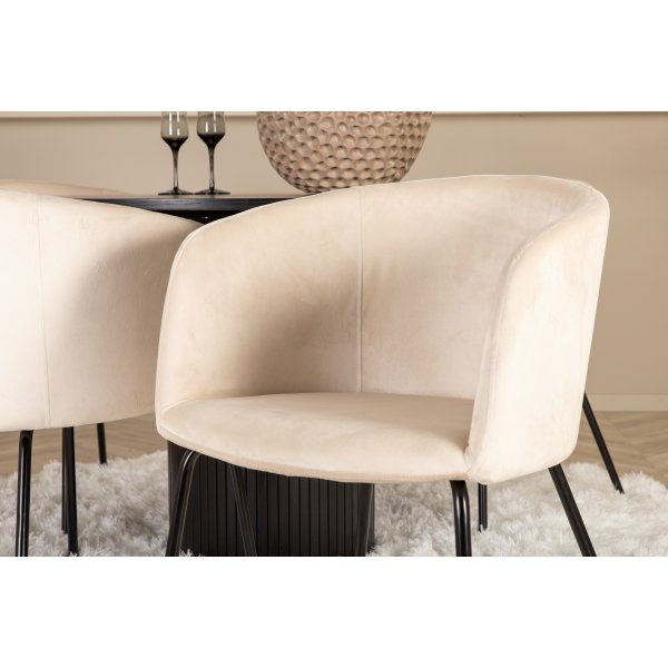 Bianca Matgrupp runt svart matbord med 4 st Berit beige stolar Bianca Matgrupp runt svart matbord med 4 st Berit beige stolar