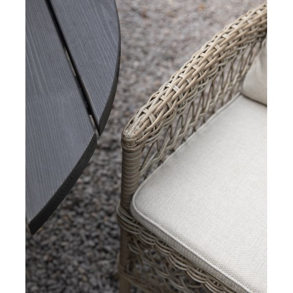 Utegrupp Provence: Scottsdale runt svart matbord Ø112 cm inklusive 4 st Provence karmstolar i naturfärgad konstrotting Utegrupp Provence: Scottsdale runt svart matbord Ø112 cm inklusive 4 st Provence karmstolar i naturfärgad konstrotting