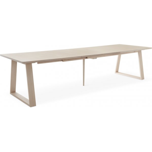 Stord matbord 240 x 100 cm - Vitpigmenterad ekfanér Stord matbord 240 x 100 cm - Vitpigmenterad ekfanér