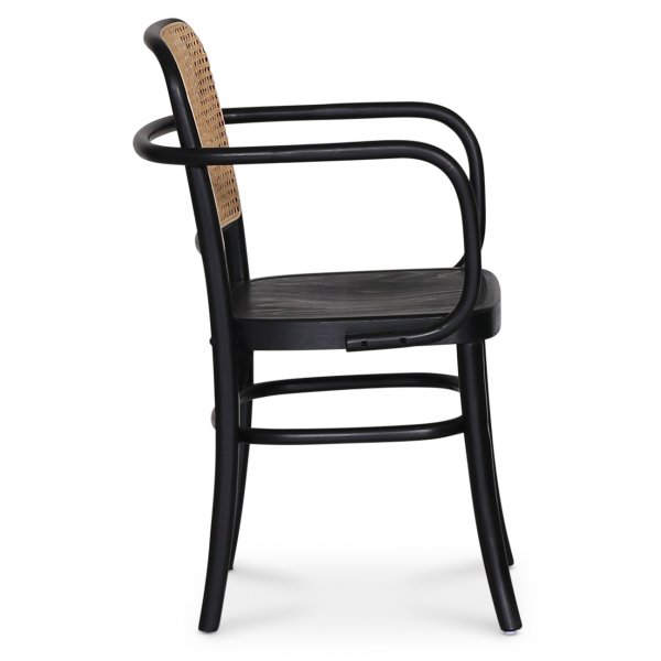 Omni matgrupp, runt matbord Ø130 cm inkl 4 st Nemis svarta karmstolar - Svartbetsad ek Omni matgrupp, runt matbord Ø130 cm inkl 4 st Nemis svarta karmstolar - Svartbetsad ek