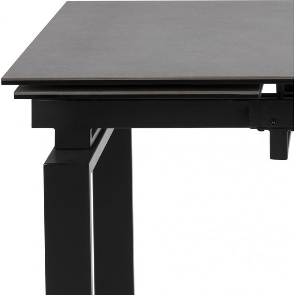 Huddersfield matbord 120-200 cm - Svart Huddersfield matbord 120-200 cm - Svart