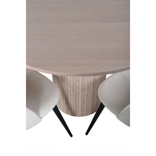 Bianca Matgrupp runt vitputsat matbord med 4 st Velvet gräddvit stolar Bianca Matgrupp runt vitputsat matbord med 4 st Velvet gräddvit stolar