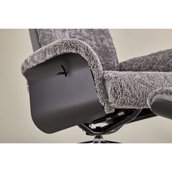 Ulla f�t�lj med fotpall i f�rskinn - Gr� / Svartbets / Krom + Textilreng�ring f�r m�bler