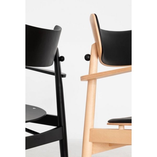 Chaise à cadre Nopp - Couleur optionnelle du cadre et du rembourrage Chaise à cadre Nopp - Couleur optionnelle du cadre et du rembourrage