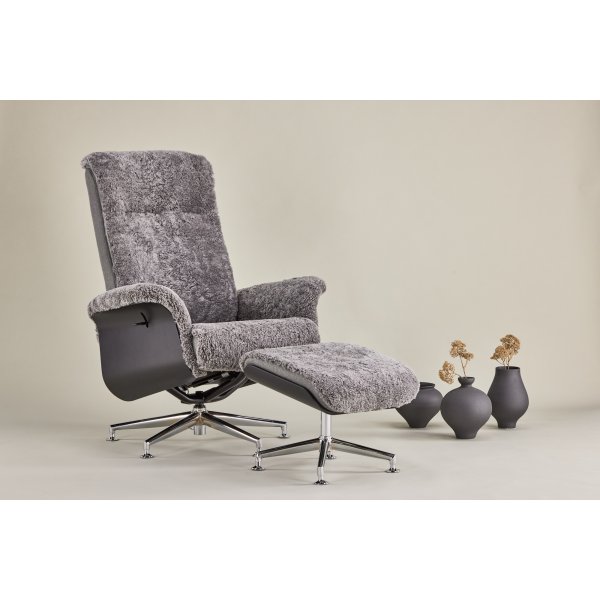 Ulla f�t�lj med fotpall i f�rskinn - Gr� / Svartbets / Krom + Textilreng�ring f�r m�bler