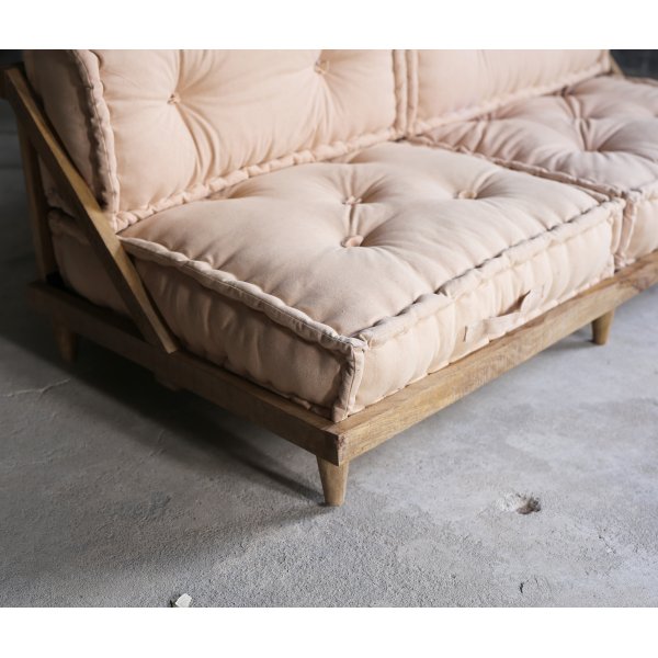 Heriya ljusrosa 2-sits soffa i återvunnet material Heriya ljusrosa 2-sits soffa i återvunnet material