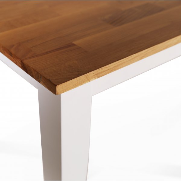 Dalarös matgrupp 180 cm bord vit/ek med 6 st stolar kryss i ryggen Dalarös matgrupp 180 cm bord vit/ek med 6 st stolar kryss i ryggen