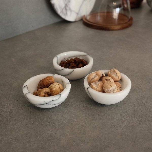 Skålar i vit marmor från Sicilien 3 delar Skålar i vit marmor från Sicilien 3 delar