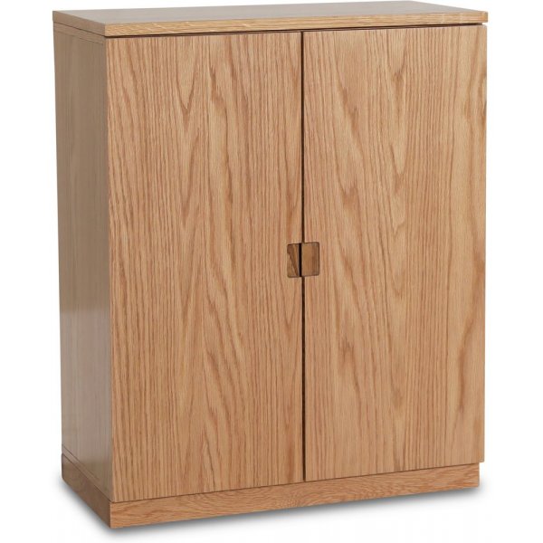 Level sk�p i oljad ek med sl�ta d�rrar