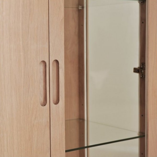 Olivia vitrinekast - Wit gepigmenteerd eiken Olivia vitrinekast - Wit gepigmenteerd eiken