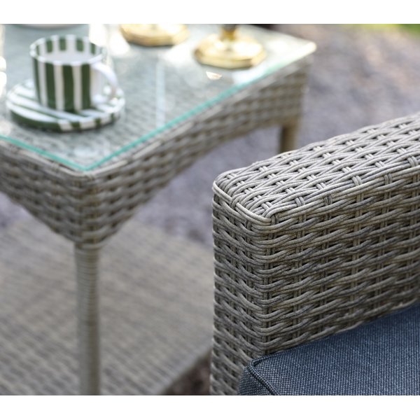 Orlando loungeset, ställbara fåtöljer med fotpallar & sidobord i rotting + Möbeltassar Orlando loungeset, ställbara fåtöljer med fotpallar & sidobord i rotting + Möbeltassar