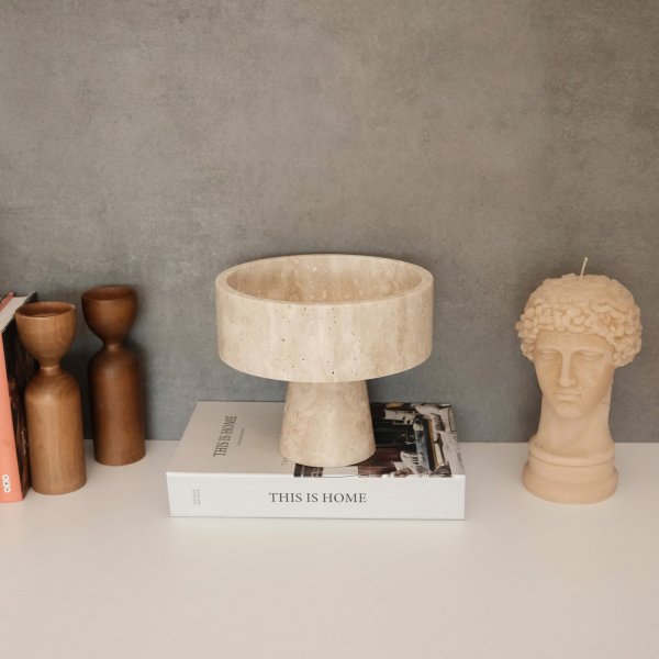 Fat med fot i beige Travertinmarmor Fat med fot i beige Travertinmarmor