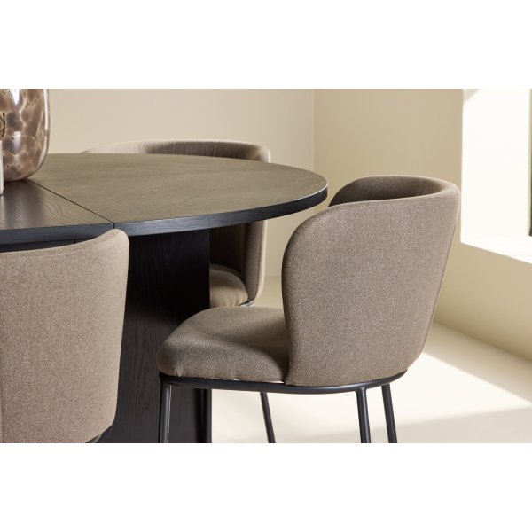 Matbord Strada med 6 st Edina stolar - Brun/svart + 4.00 x Möbeltassar Matbord Strada med 6 st Edina stolar - Brun/svart + 4.00 x Möbeltassar