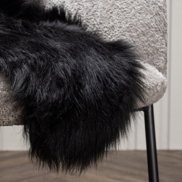 Katy fäll 60 x 90 cm - Svart fuskpäls Katy fäll 60 x 90 cm - Svart fuskpäls