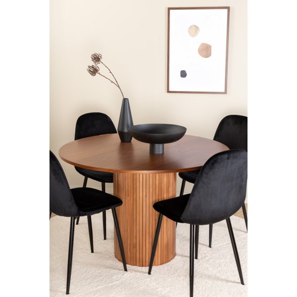 Bianca Matgrupp runt valnt matbord med 4 st Polar svart stolar