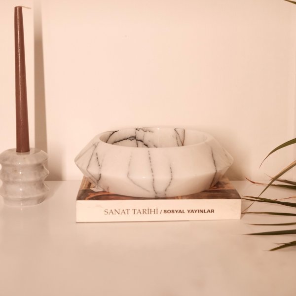 Skål i vit marmor från Sicilien Skål i vit marmor från Sicilien