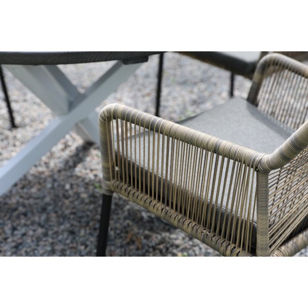 Chaise structure Ystad - rotin synthétique torsadé/coussin gris Chaise structure Ystad - rotin synthétique torsadé/coussin gris