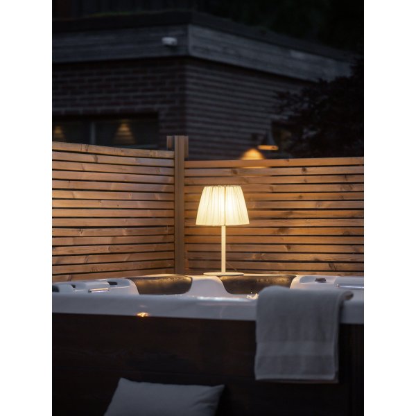 Lampe de table Agnar pour extérieur avec abat-jour plissé - Beige/blanc - 57 cm Lampe de table Agnar pour extérieur avec abat-jour plissé - Beige/blanc - 57 cm