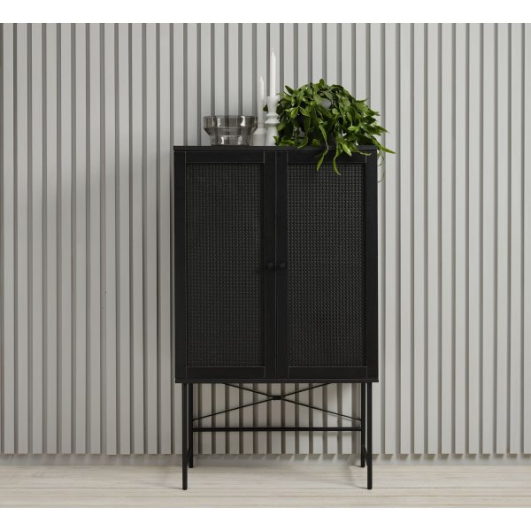 Armoire à menu noire avec rotin Armoire à menu noire avec rotin