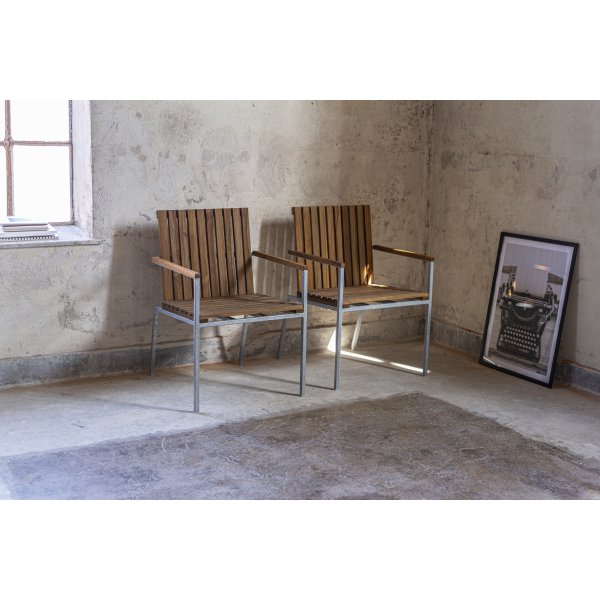 Alva utestol i galvaniserat stål och teak + Textilrengöring för möbler Alva utestol i galvaniserat stål och teak + Textilrengöring för möbler