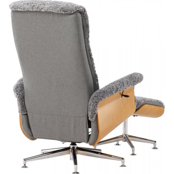 Ulla fåtölj med fotpall i fårskinn - Grå / Ek / Krom + Möbeltassar Ulla fåtölj med fotpall i fårskinn - Grå / Ek / Krom + Möbeltassar