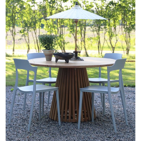 Matgrupp Saltö teak: Teakbord runt 120 cm inklusive 4 st Abbe stolar Matgrupp Saltö teak: Teakbord runt 120 cm inklusive 4 st Abbe stolar