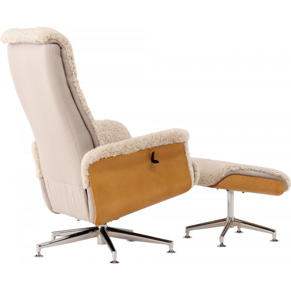 Ulla fåtölj med fotpall i fårskinn - Beige / Ek / Krom + Textilrengöring för möbler Ulla fåtölj med fotpall i fårskinn - Beige / Ek / Krom + Textilrengöring för möbler