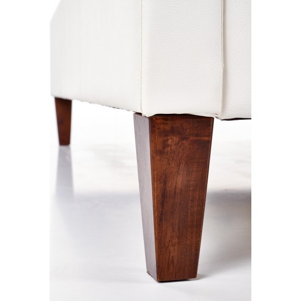 Klara 160x200 cm sängram med huvudgavel i vitt konstläder Klara 160x200 cm sängram med huvudgavel i vitt konstläder