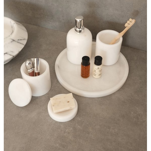 Badrumsset i vit Thassosmarmor med 5 delar Badrumsset i vit Thassosmarmor med 5 delar