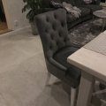 Kundbild Tuva matstol gr� med vita ben och nitar: J�ttefina stolar som lyfter b�de...