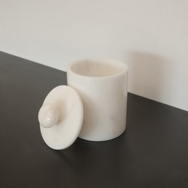 Burk i vit Thassosmarmor Burk i vit Thassosmarmor