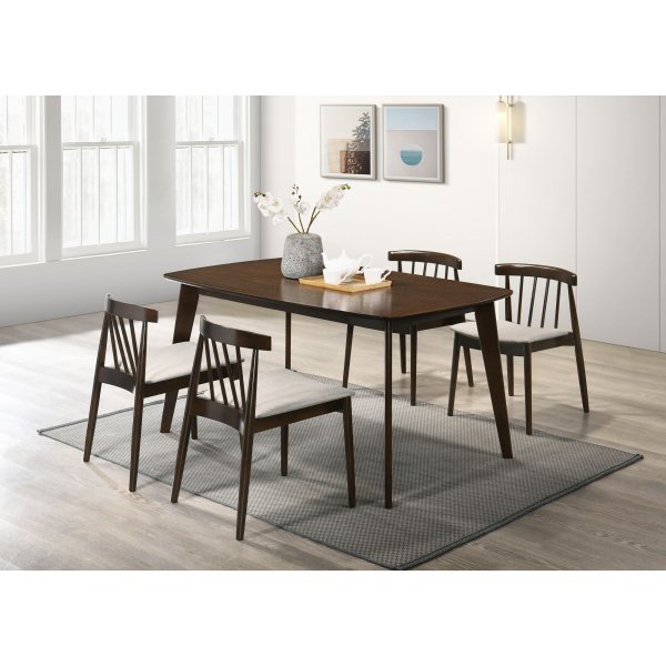 Eetkamerset in notenhout; tafel 150 x 90 cm met 4 stoelen