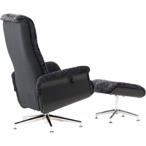 Ulla fåtölj med fotpall i fårskinn - Mörkgrå / Svartbets / Krom + Fläckborttagare för möbler Ulla fåtölj med fotpall i fårskinn - Mörkgrå / Svartbets / Krom + Fläckborttagare för möbler