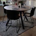 Kundbild Smokey runt matbord �120 cm i whitewash: Snyggt, gediget och prisv�rt....