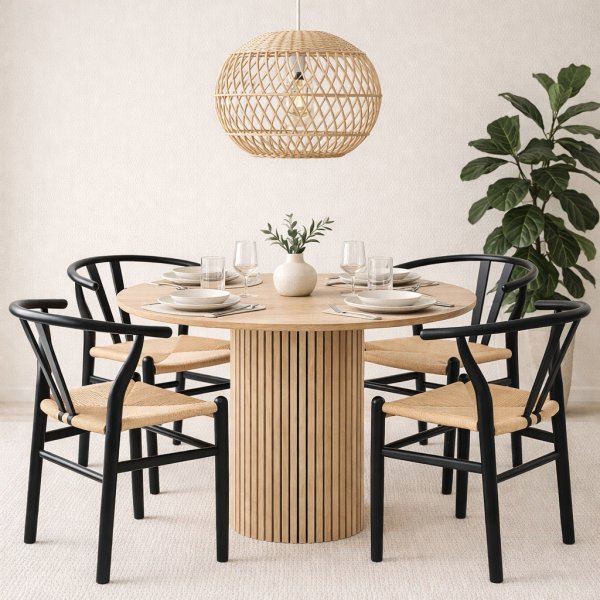 Ludvig matbord 120 cm i ek med 4st Brandon karmstol i svart med repsits