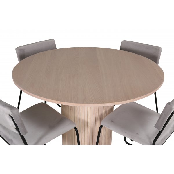 Bianca Matgrupp runt vitputsat matbord med 4 st Kenth gr� stolar