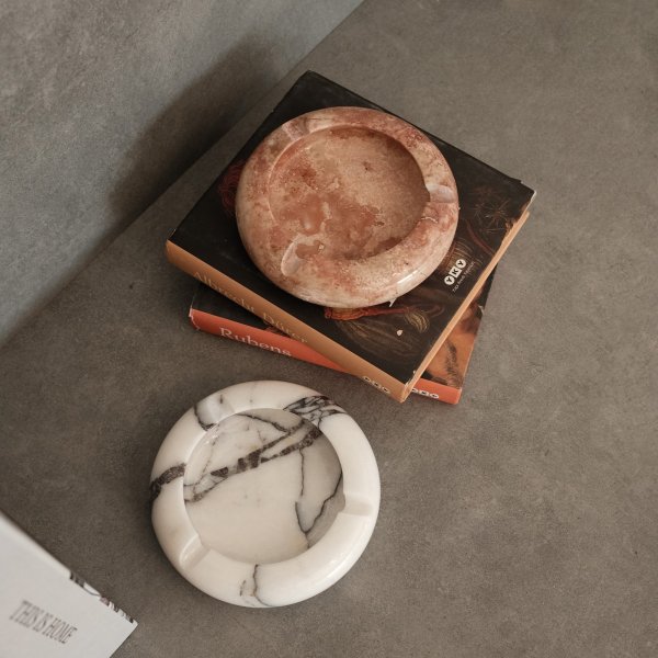 Runda askfat i 2 sorters marmor - 2 delar