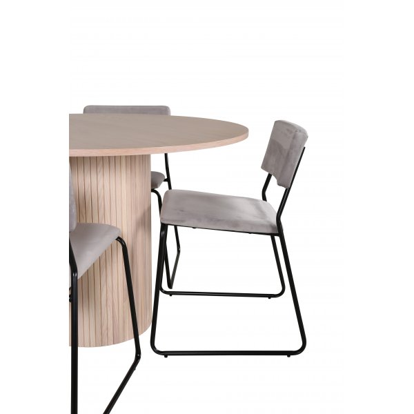 Bianca Matgrupp runt vitputsat matbord med 4 st Kenth gr� stolar