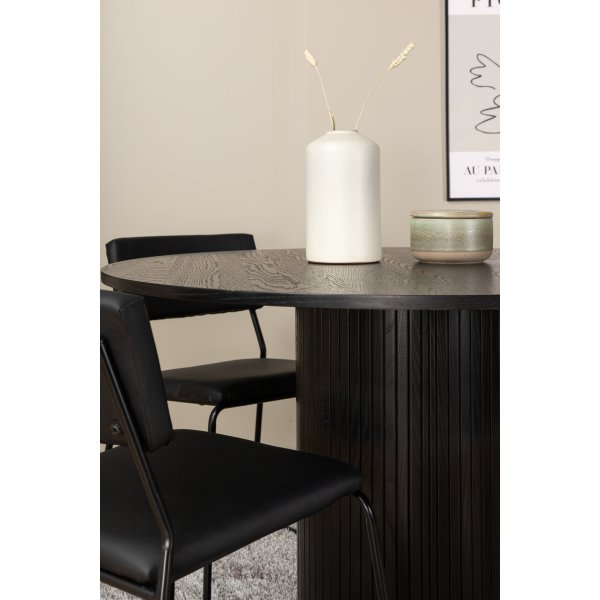 Bianca Matgrupp runt svart matbord med 4 st Kenth svart stolar