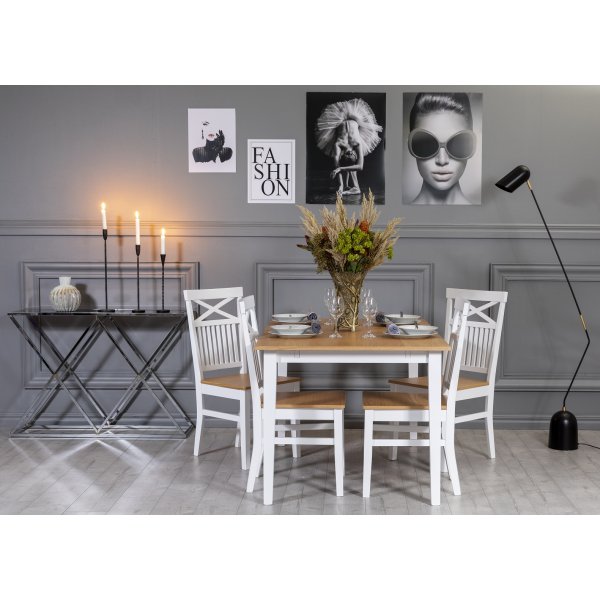 Fårö matgrupp 140 cm inklusive 4 st stolar med kryss - Ek/vit Fårö matgrupp 140 cm inklusive 4 st stolar med kryss - Ek/vit