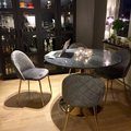 Kundbild Stol gr� med guldiga ben - Plaza: Stolarna �r j�ttefina samt...