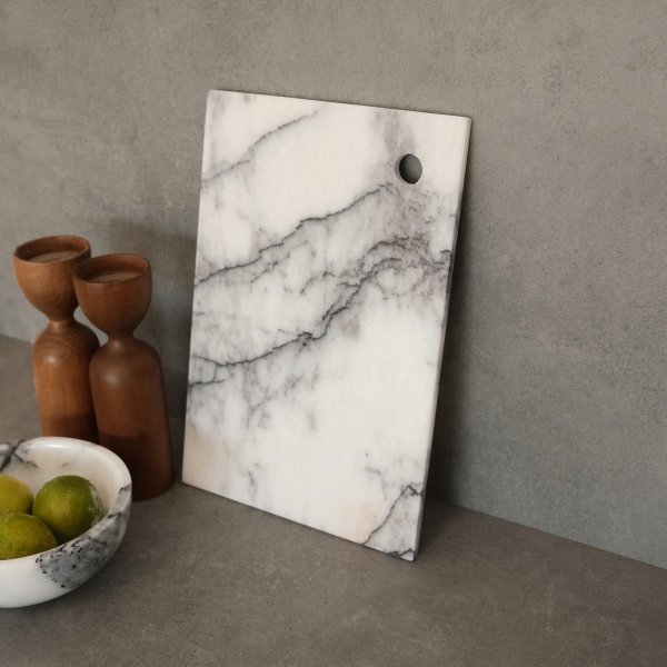 Skärbräda i vit marmor från Sicilien Skärbräda i vit marmor från Sicilien